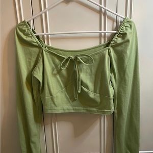 green long sleeve crop top